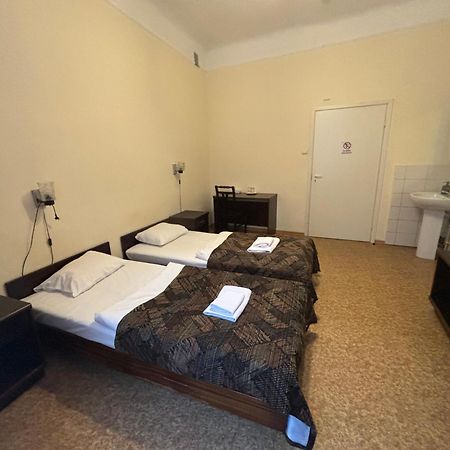 Hostel Viktorija with Private Rooms Riga Buitenkant foto