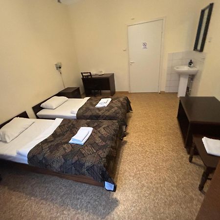 Hostel Viktorija with Private Rooms Riga Buitenkant foto