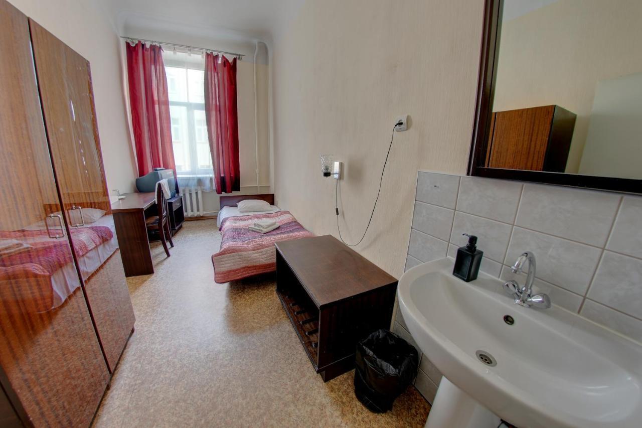 Hostel Viktorija with Private Rooms Riga Buitenkant foto