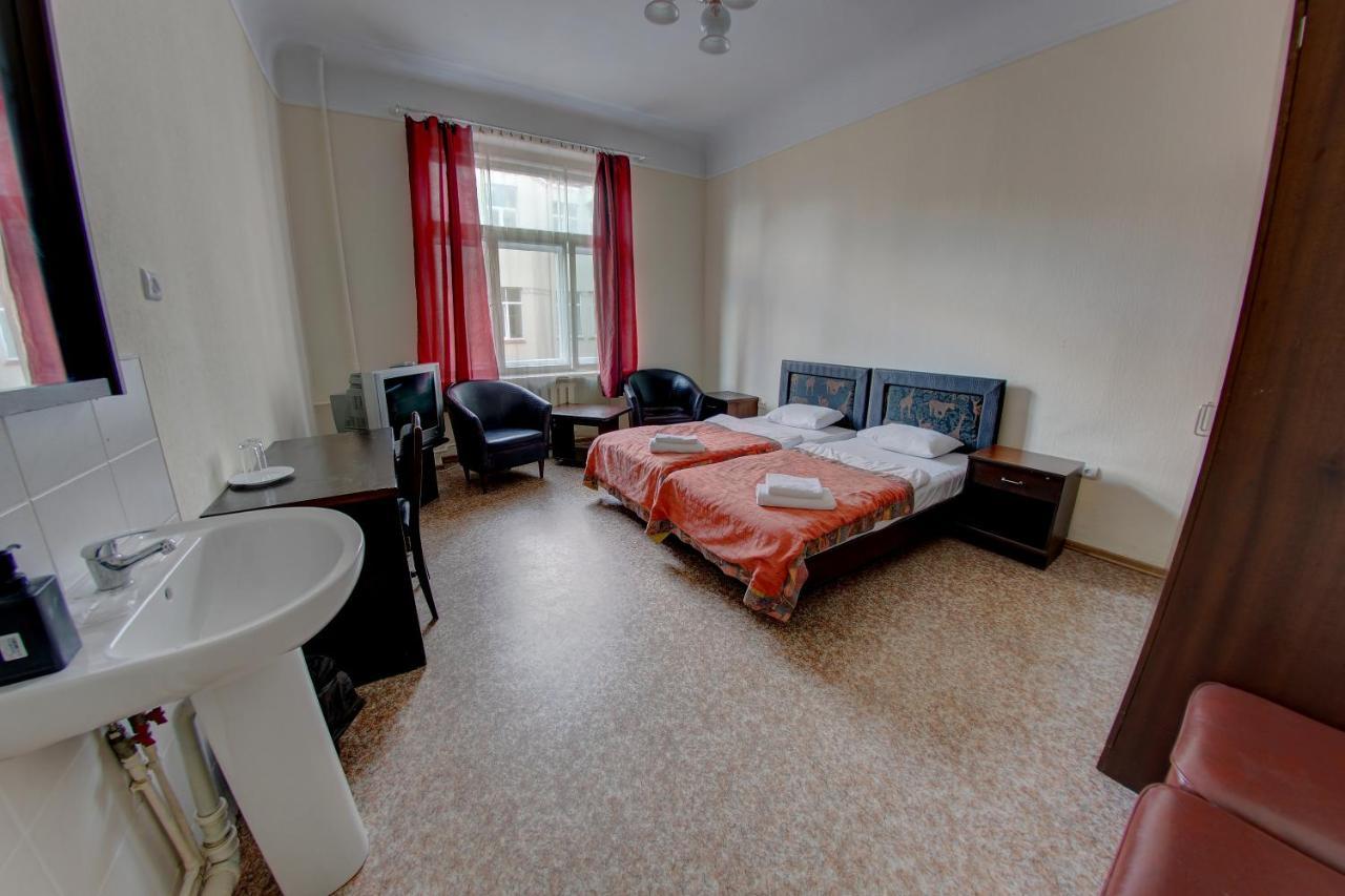 Hostel Viktorija with Private Rooms Riga Buitenkant foto