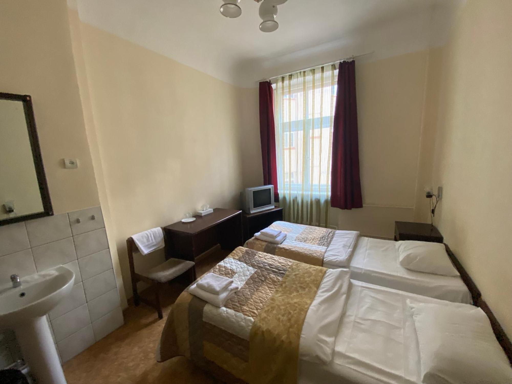 Hostel Viktorija with Private Rooms Riga Buitenkant foto