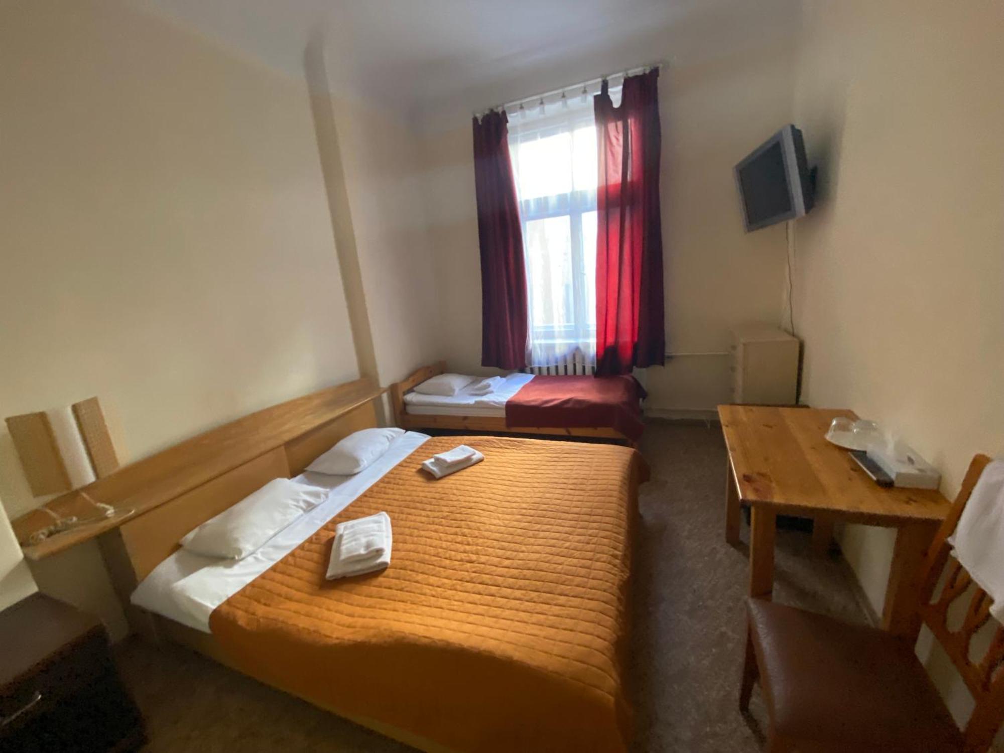 Hostel Viktorija with Private Rooms Riga Buitenkant foto