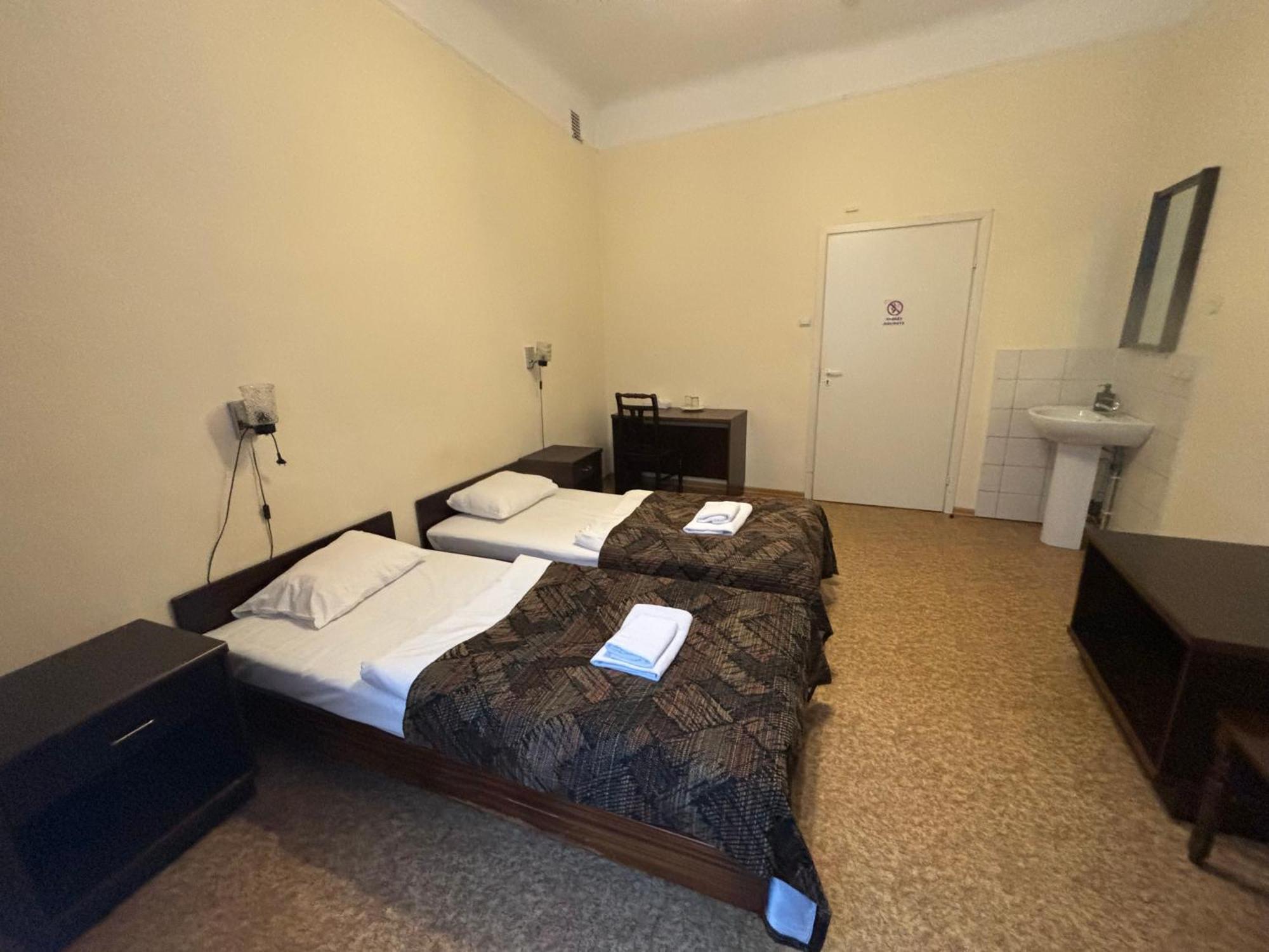 Hostel Viktorija with Private Rooms Riga Buitenkant foto