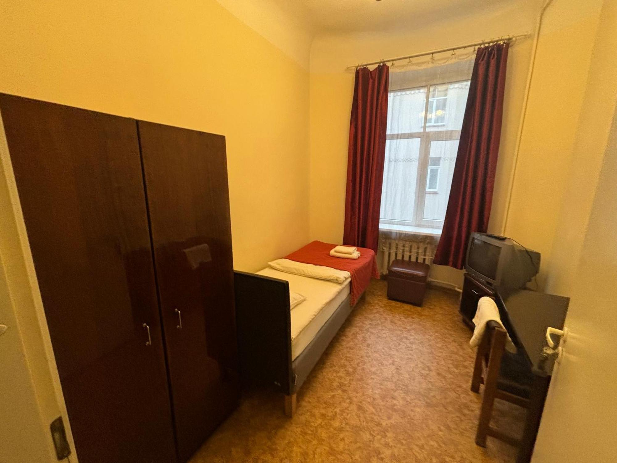 Hostel Viktorija with Private Rooms Riga Buitenkant foto