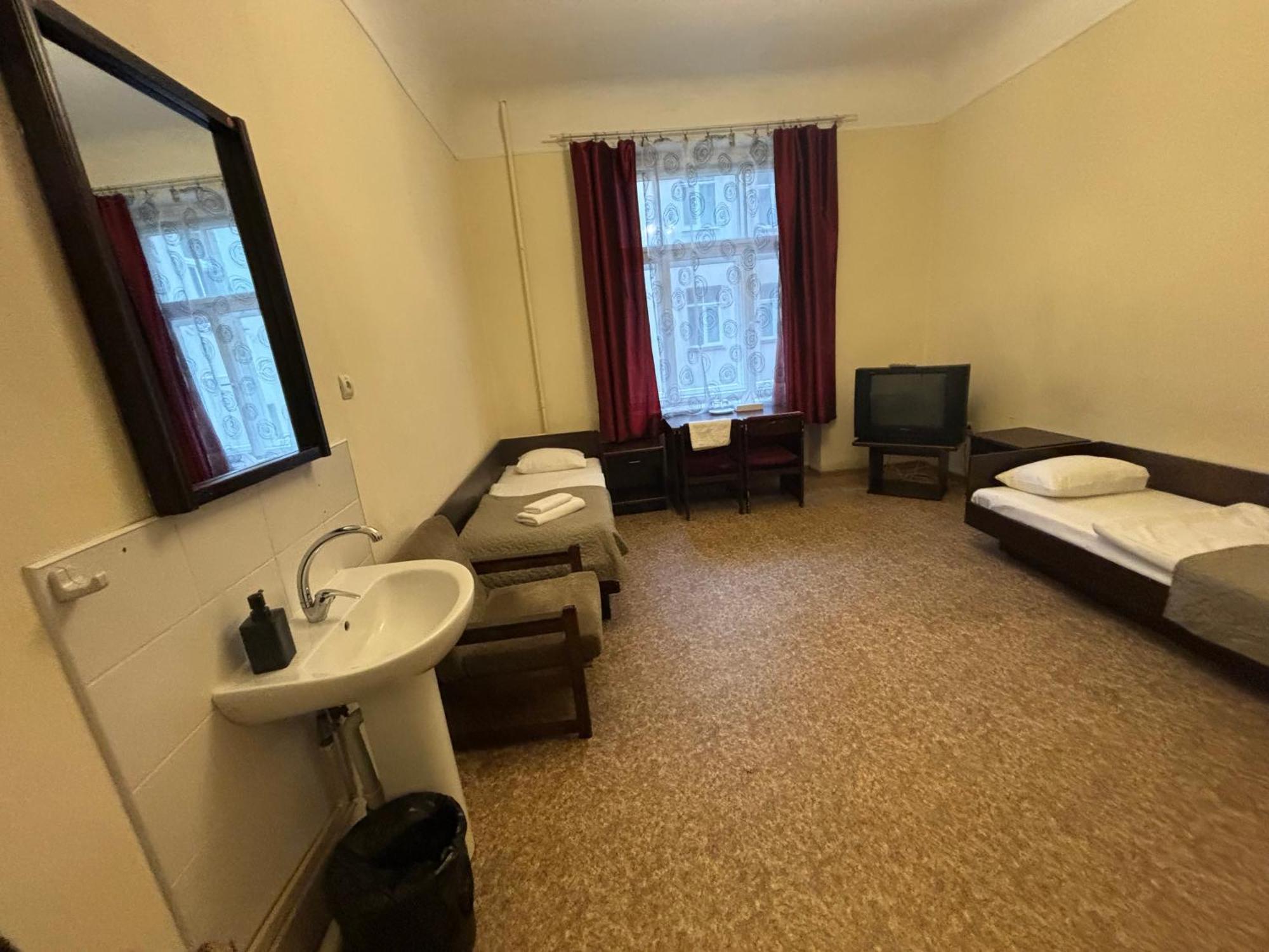 Hostel Viktorija with Private Rooms Riga Buitenkant foto