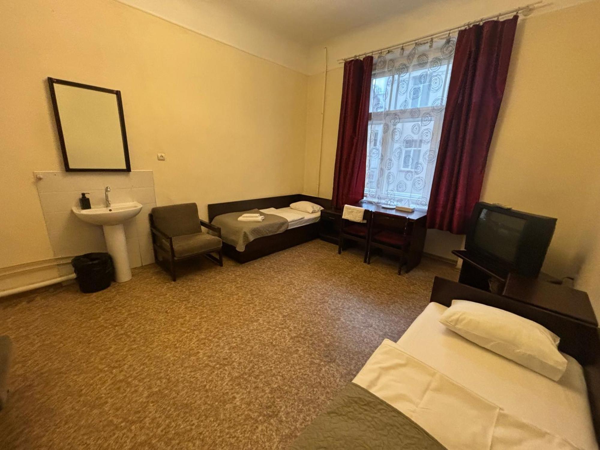 Hostel Viktorija with Private Rooms Riga Buitenkant foto