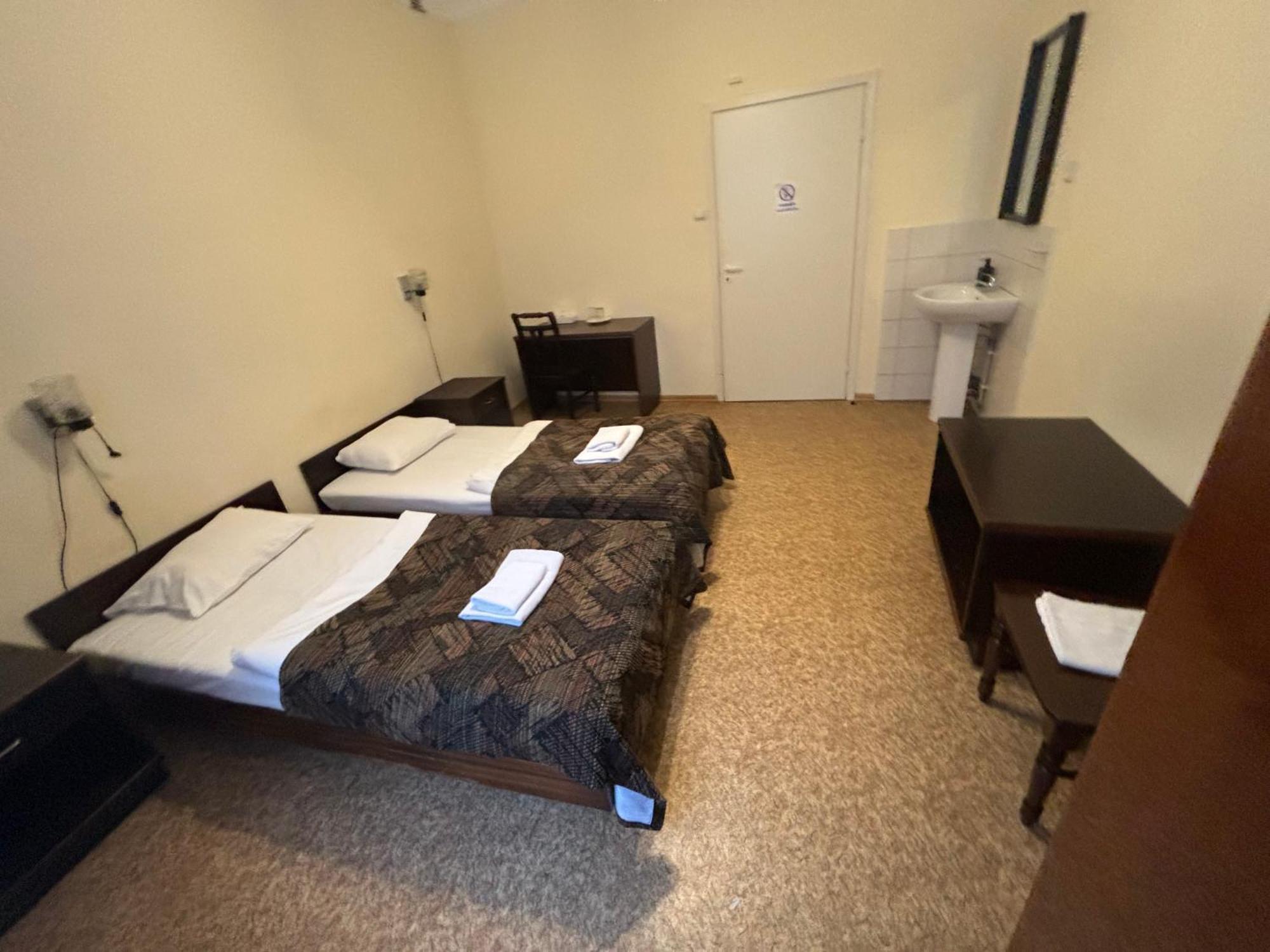 Hostel Viktorija with Private Rooms Riga Buitenkant foto