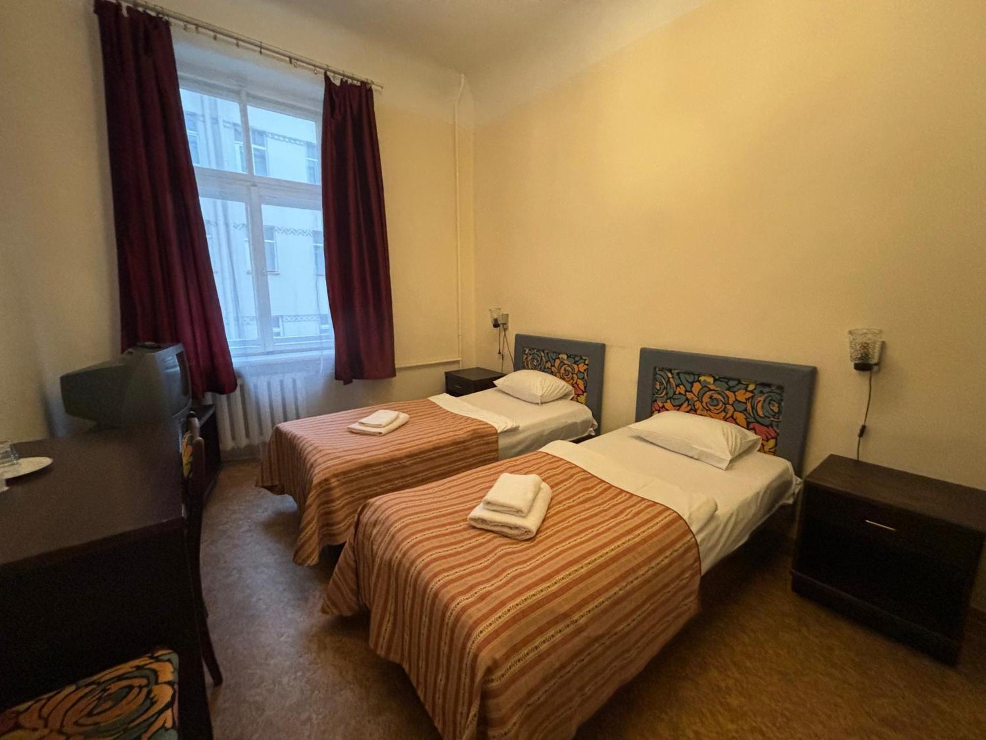Hostel Viktorija with Private Rooms Riga Buitenkant foto