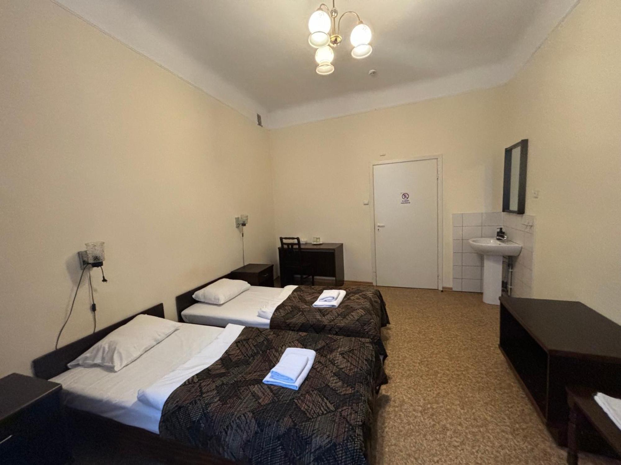 Hostel Viktorija with Private Rooms Riga Buitenkant foto