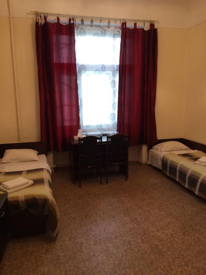 Hostel Viktorija with Private Rooms Riga Buitenkant foto